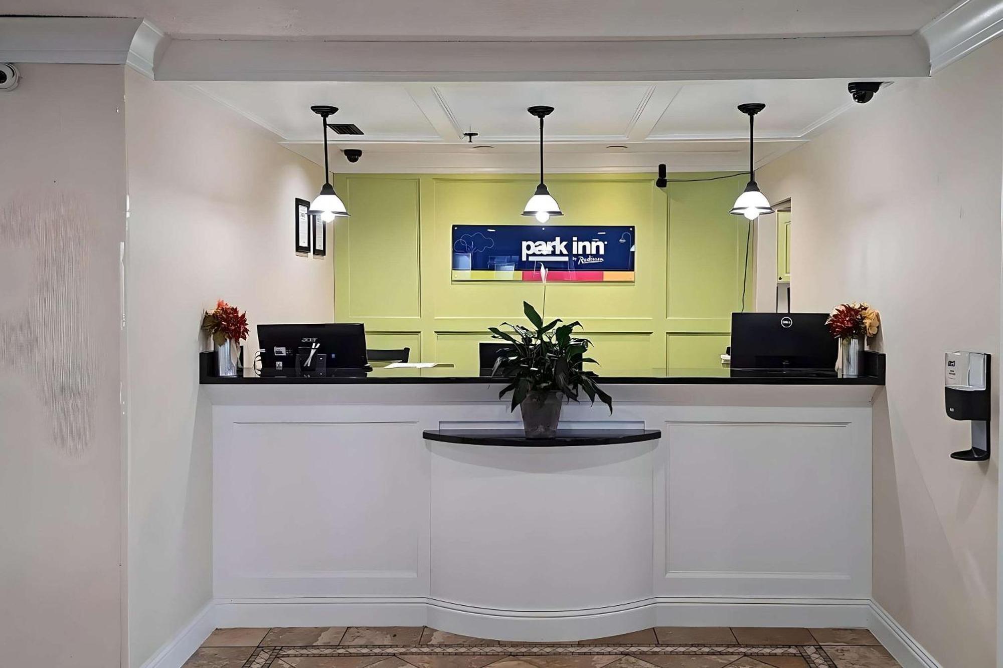 Park Inn By Radisson Grove City Exterior photo